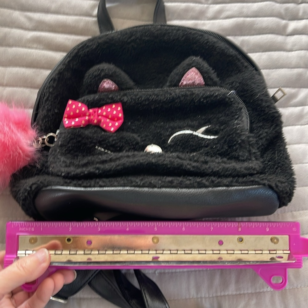 💕 Preloved Mini Furry Kitty Backpack 🐱 - Picture 8 of 9